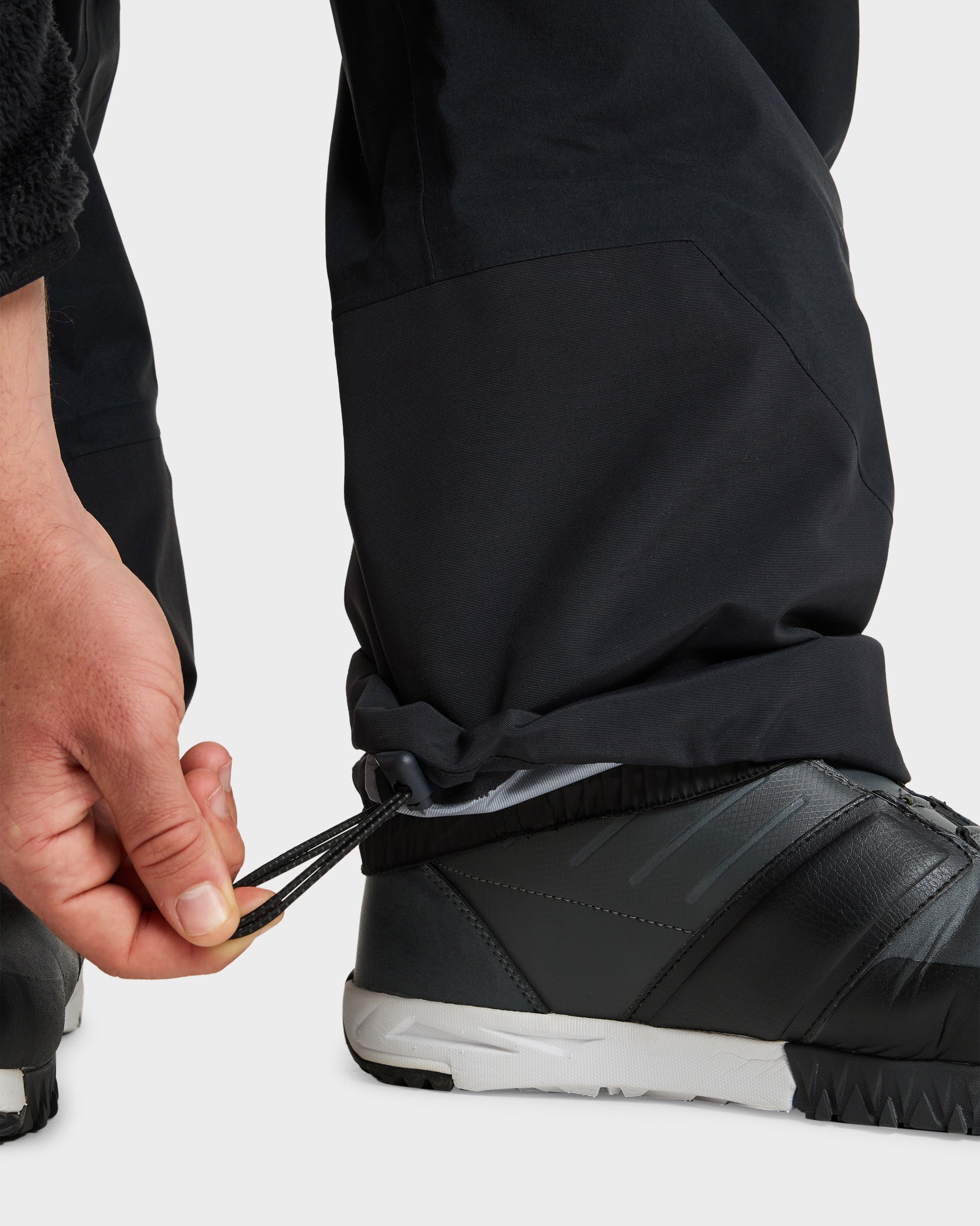 Mens Highline Pro 3L Gore-Tex Bib Snow Pants - Image 4