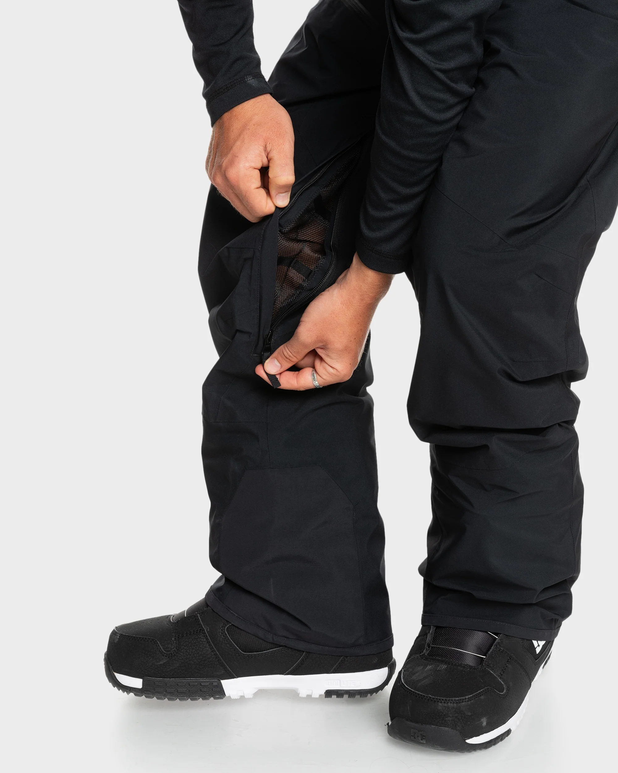 Mens Mission Gore-Tex  Snow Pants - Image 4