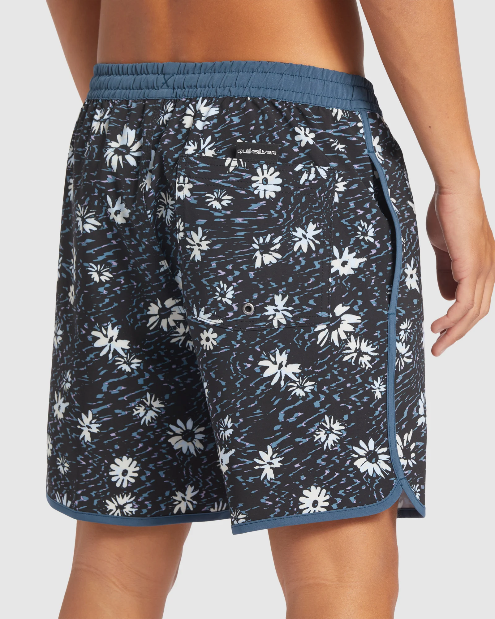 Mens Surfsilk Scallop Volley 17" Swim Shorts - Image 4