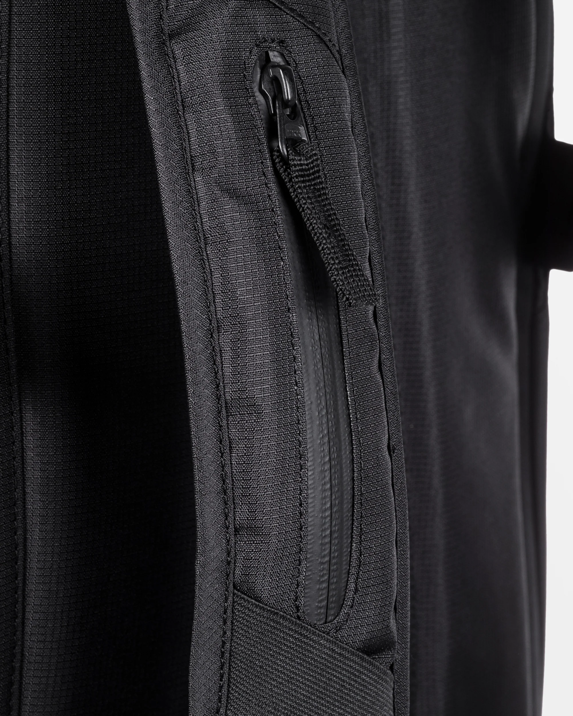 Mens Travis Rice X Quiksilver Platinum 18 L Small Backpack - Image 4